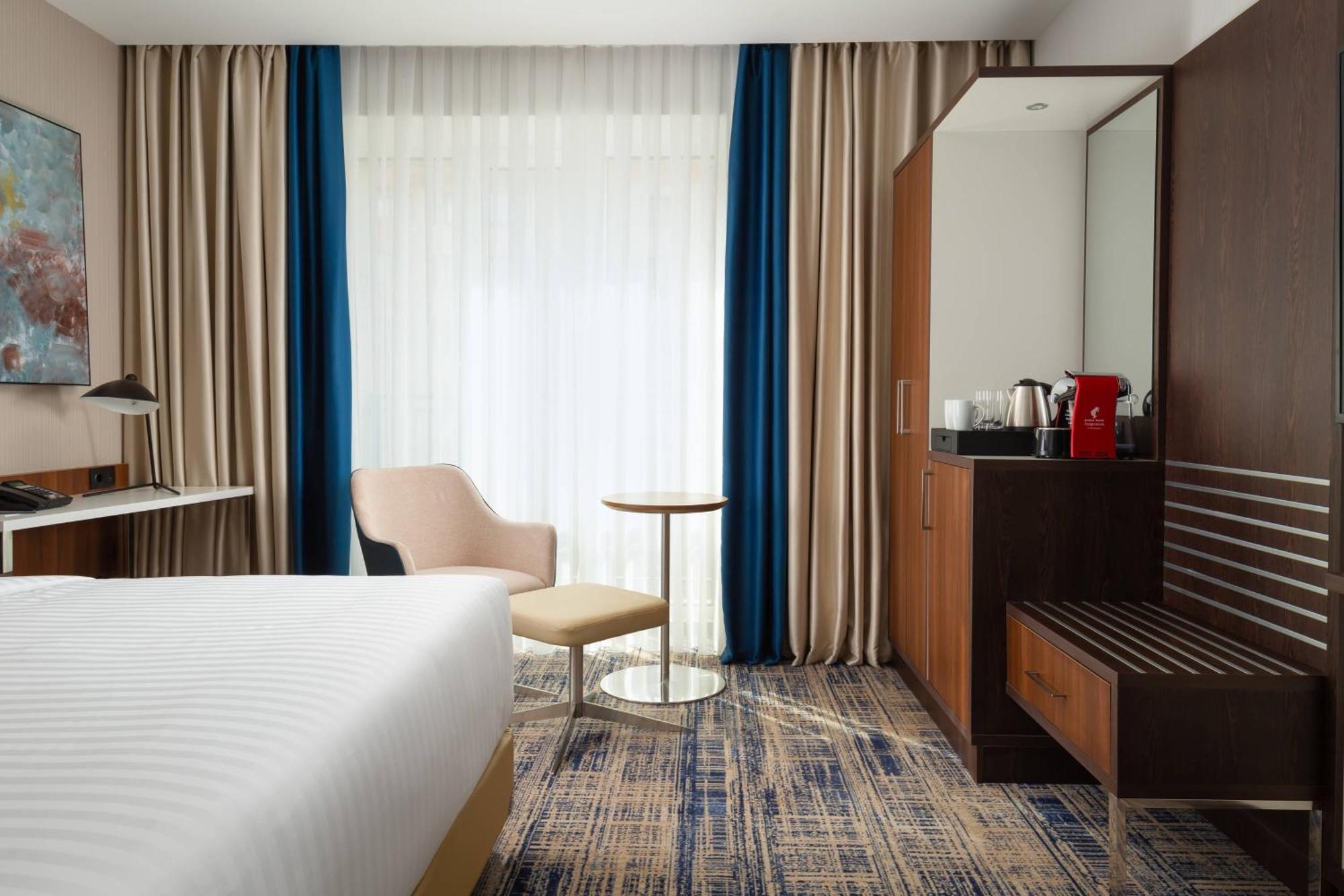 Courtyard By Marriott Tashkent Exterior foto