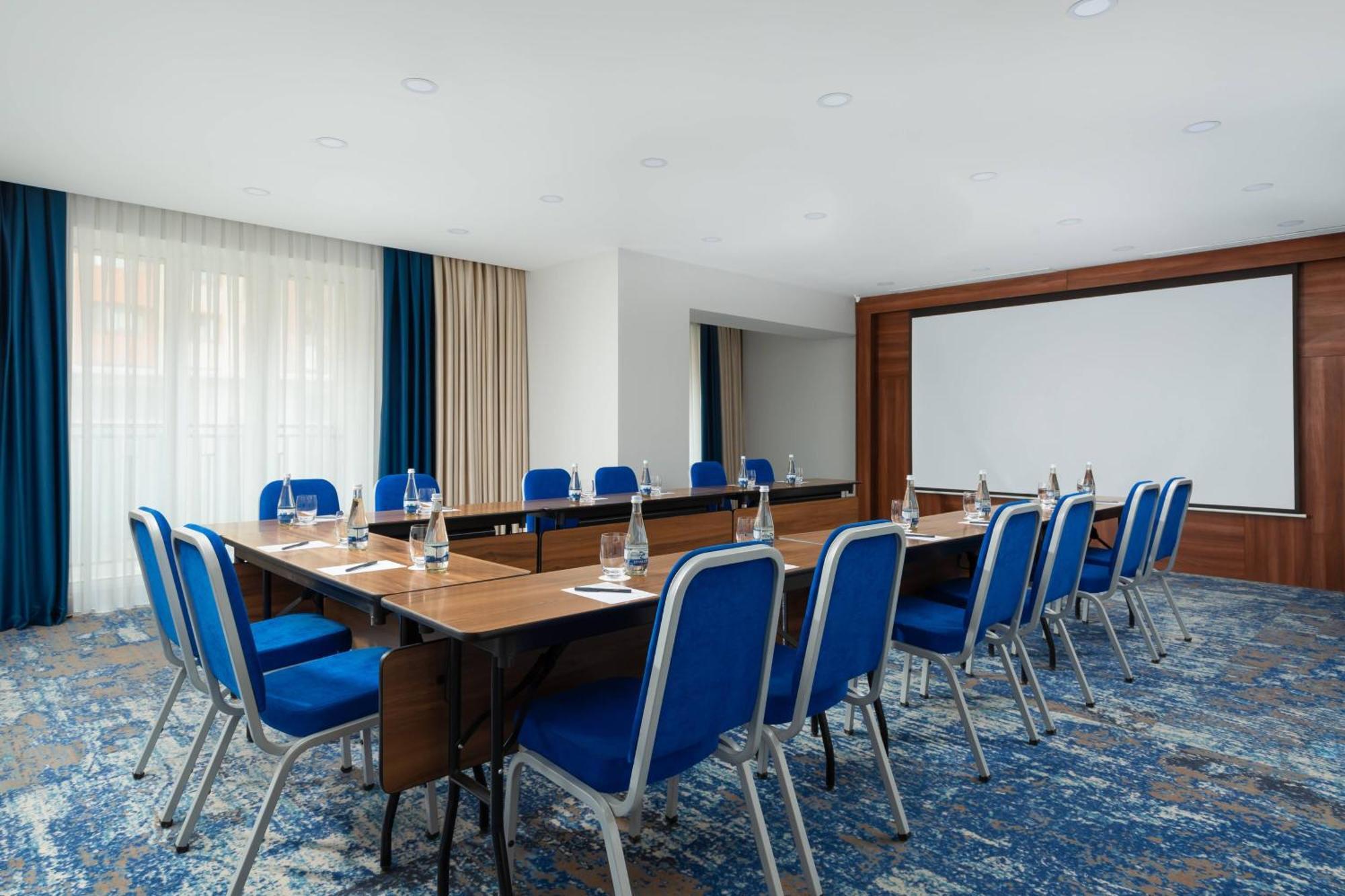 Courtyard By Marriott Tashkent Exterior foto
