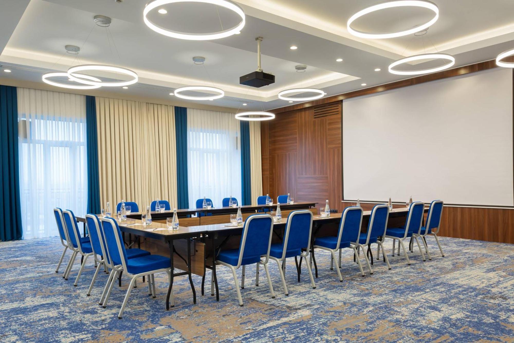 Courtyard By Marriott Tashkent Exterior foto