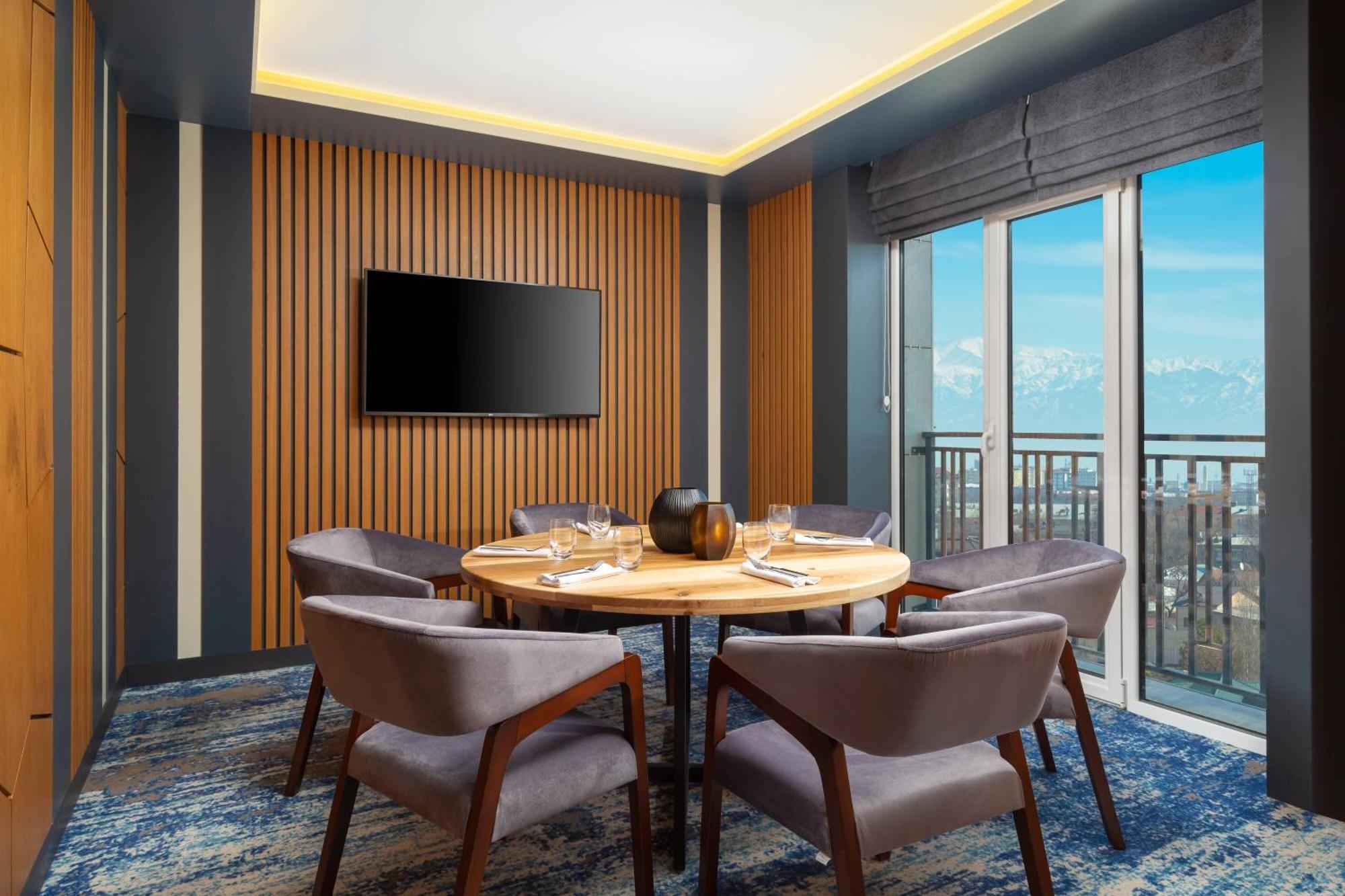Courtyard By Marriott Tashkent Exterior foto