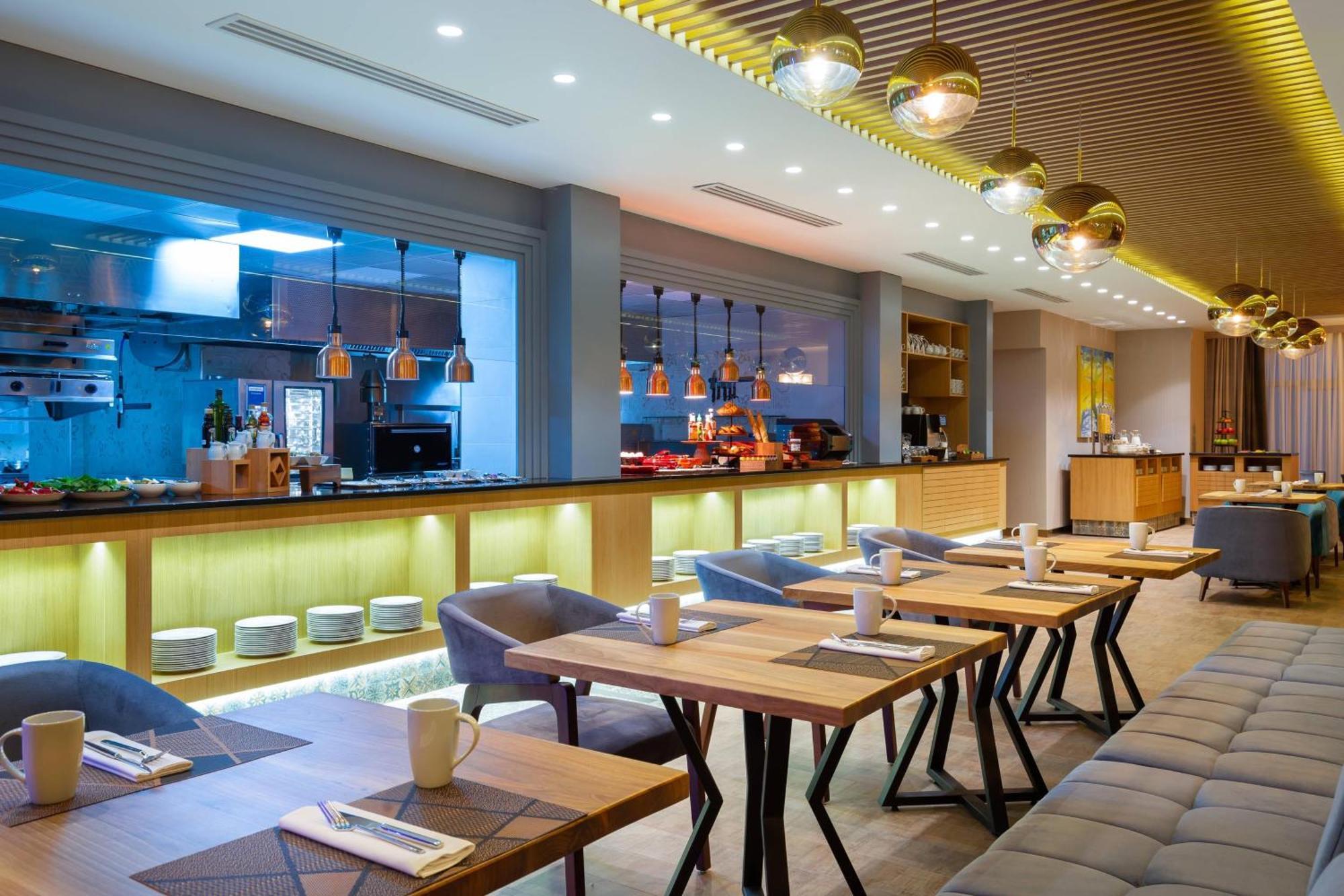 Courtyard By Marriott Tashkent Exterior foto