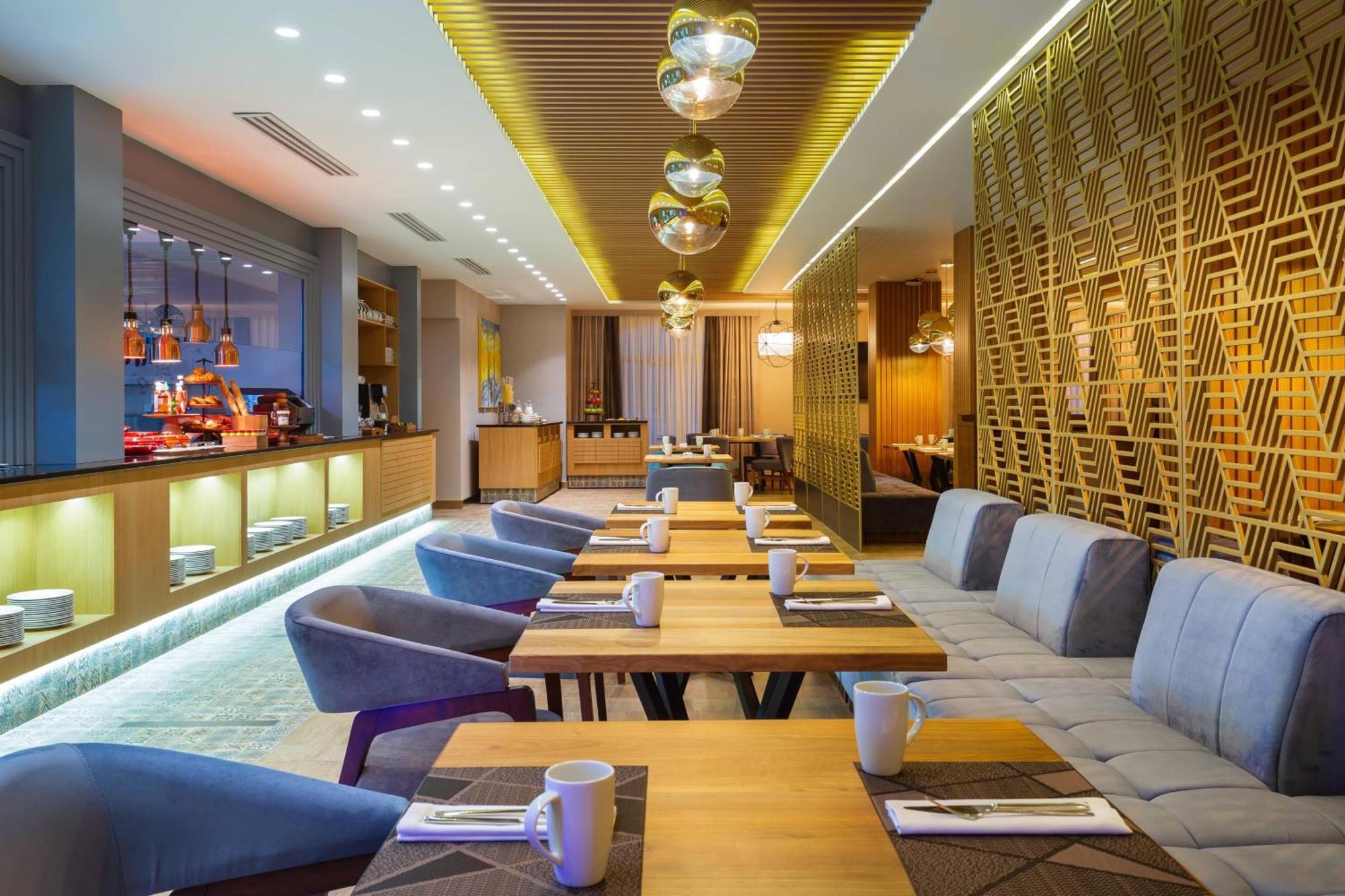 Courtyard By Marriott Tashkent Exterior foto